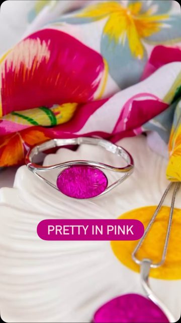 What better than a dash of pink to brighten up a soggy, grey day. And our pink jewellery and scarves will definitely freshen up a muted outfit. 

#pinkjewellery #pinknecklace #pinkscarf #pinkbracelet #pinkearrings